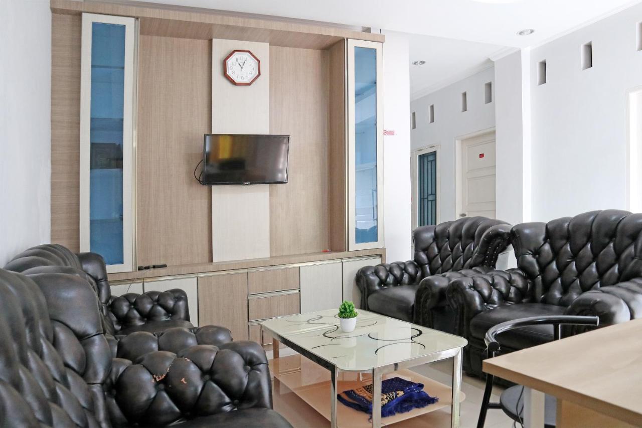מלון פדאנג Oyo 1649 Grya Lavinsa מראה חיצוני תמונה